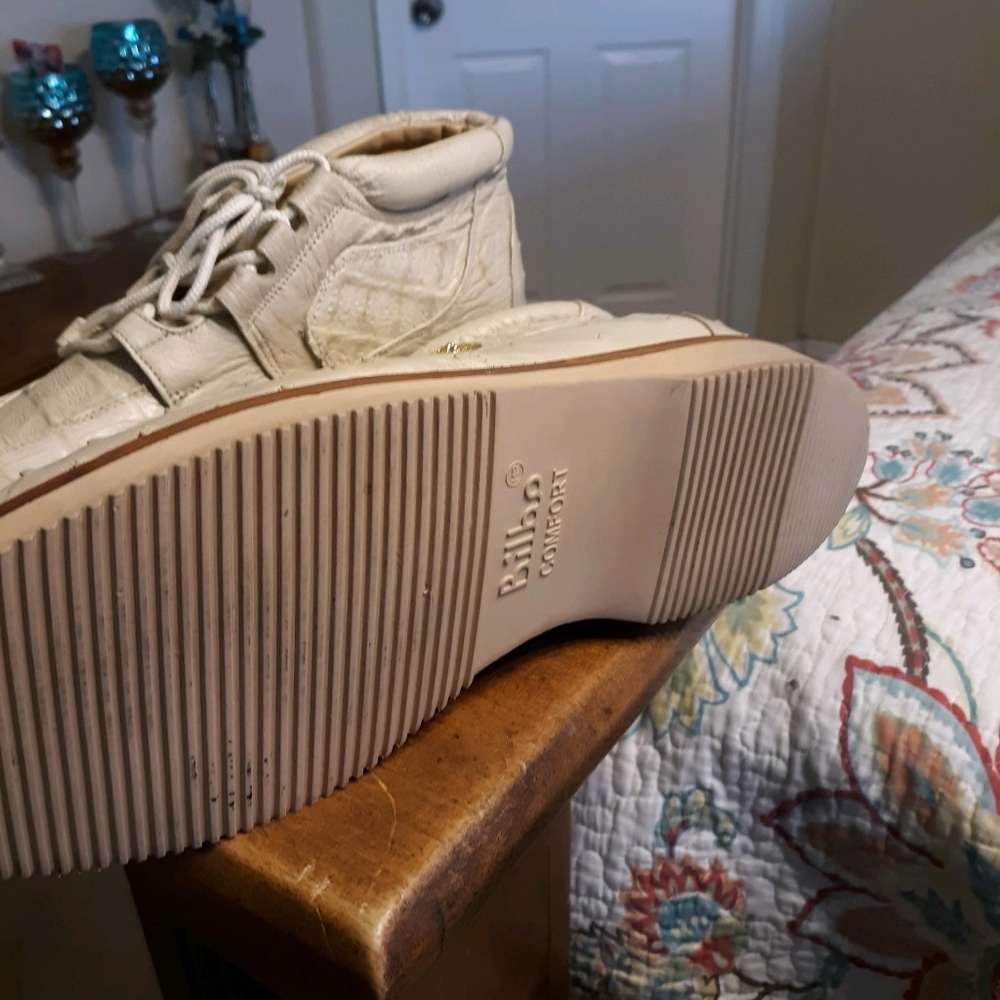 Shoes - Picture 2 of 3